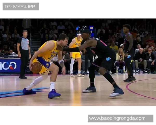 希罗在关键时刻展现绝佳表现湖人与热火的激烈对决引发热议